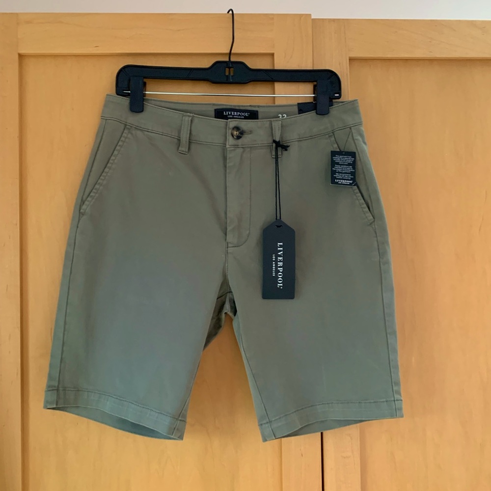 Men’s modern fit cotton stretch short in garment dyed olive